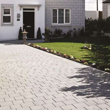 Tobermore Sienna Setts - 100 x 100 x 50mm Lifestyle Silver
