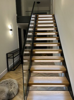 Metal, Glass & Oak Feature Staircase