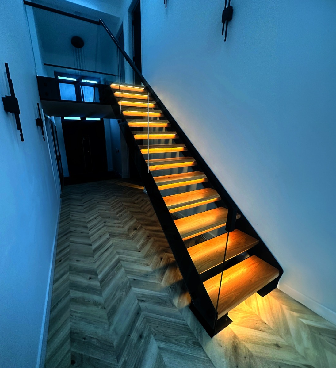 Feature Staircase from the Side Feature Staircase from the Side