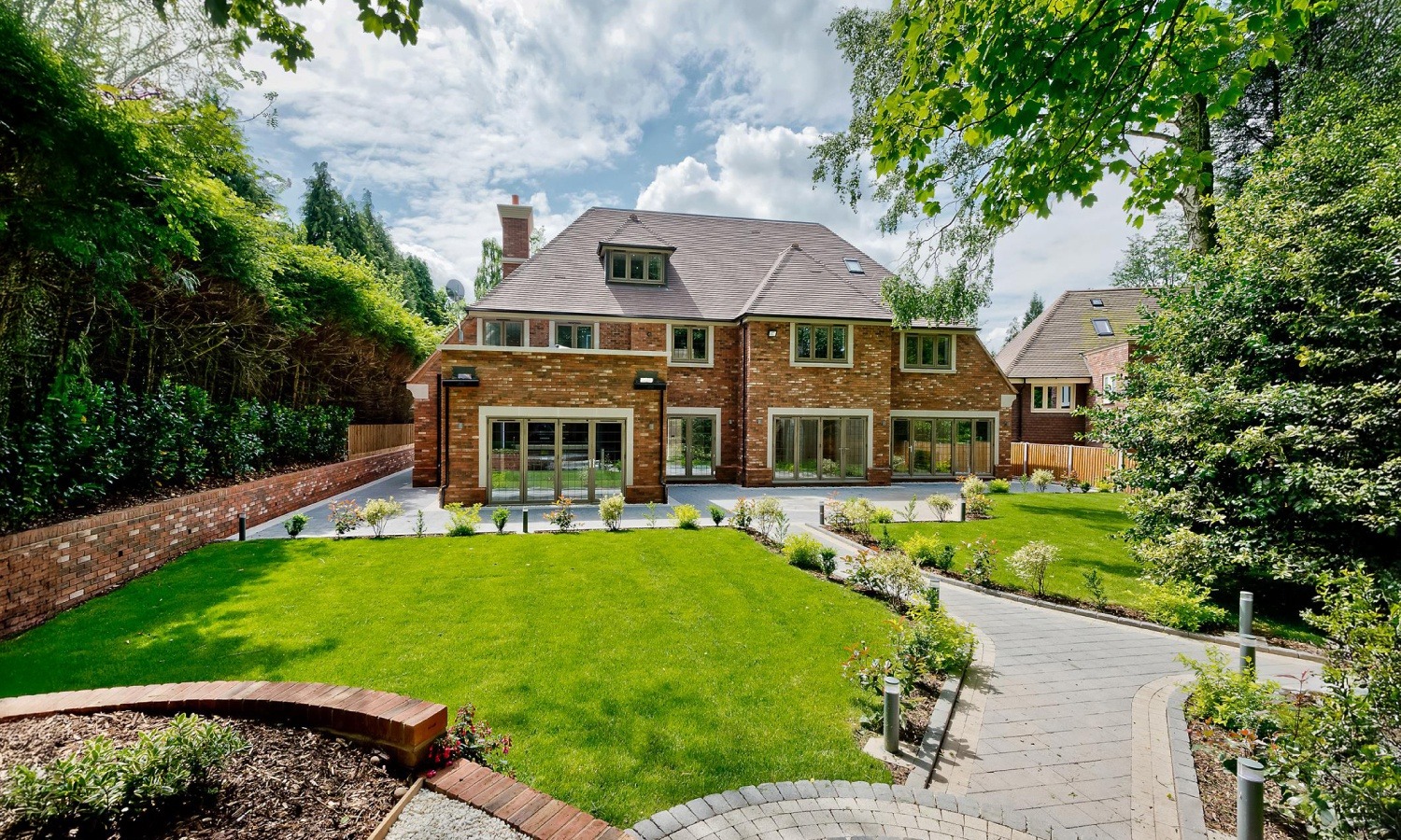 Tobermore Landscaped Garden with Sienna & Graphite Setts Tobermore Landscaped Garden with Sienna & Graphite Setts