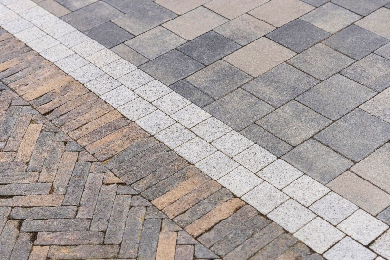 Tobermore Shannon Slate, Sienna Silver Setts, Retro Bracken Driveway Tobermore Shannon Slate, Sienna Silver Setts, Retro Bracken Driveway